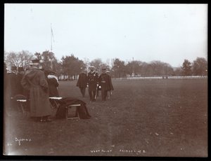 Vista de una inspección militar en West Point durante la visita del Príncipe Luis de Battenberg, 1905 de Byron Company